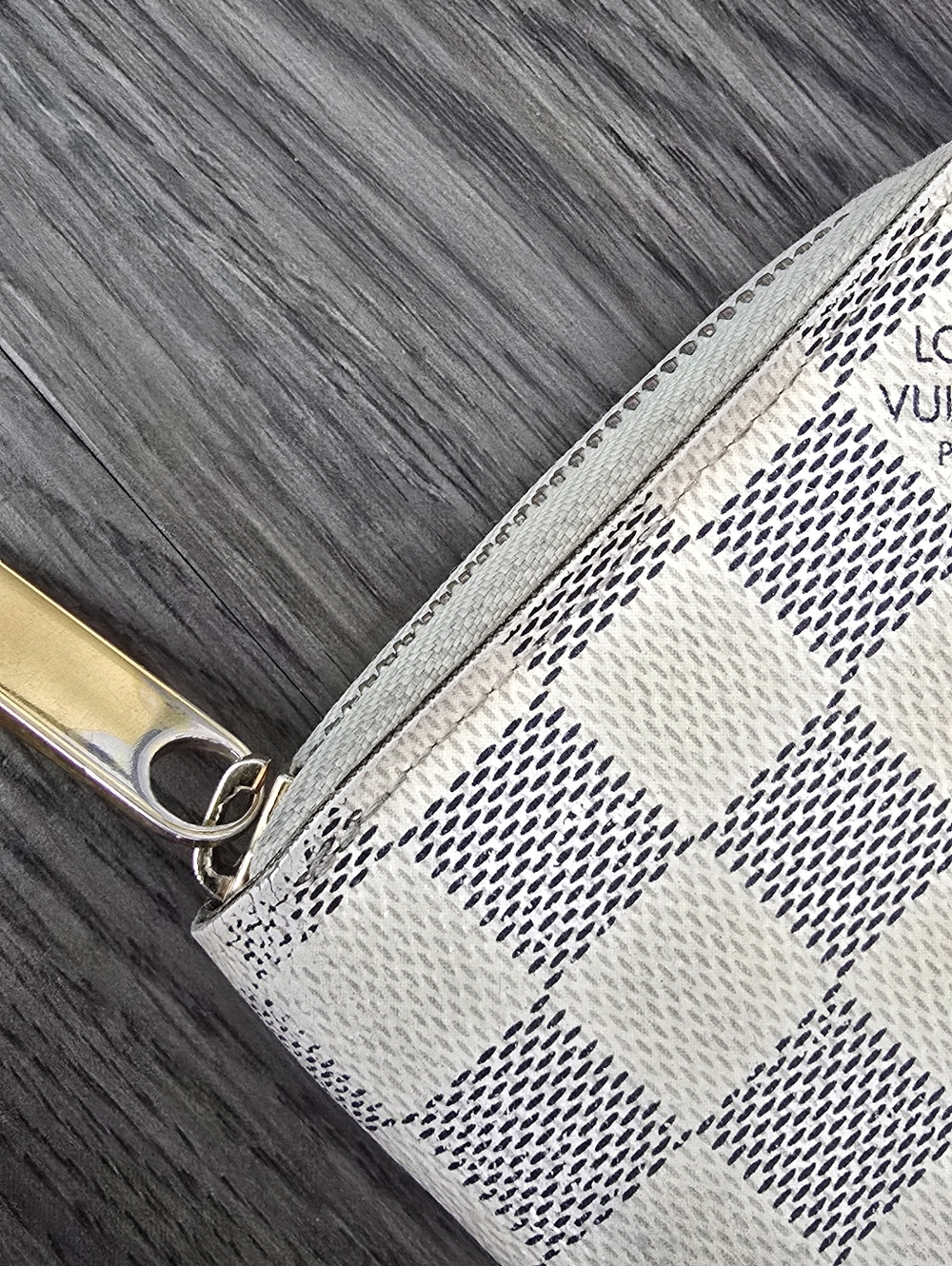Louis Vuitton Damier Azur Zip Wallet - Picture 3 of 15